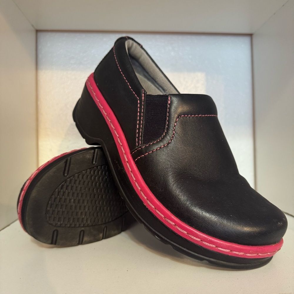 Klogs Black Pink Leather Slip Resistant Work Clogs Nursing Shoes Size 7 Comfort